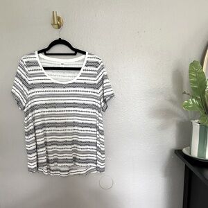 Old Navy Black and White Patterned Short Sleeve Top